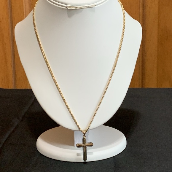 NWOT Designs two tone cross pendant necklace - Picture 5 of 5